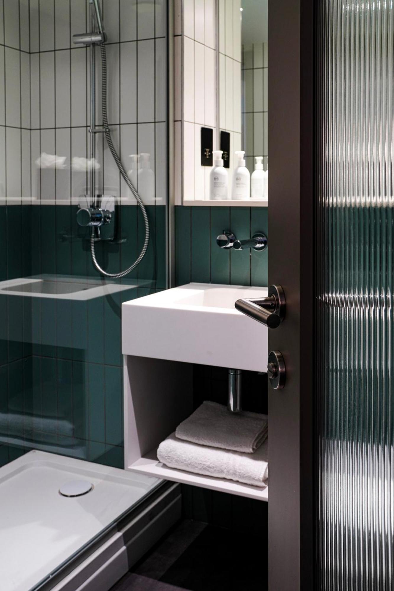 Southgate Hotel London East Barnet Экстерьер фото