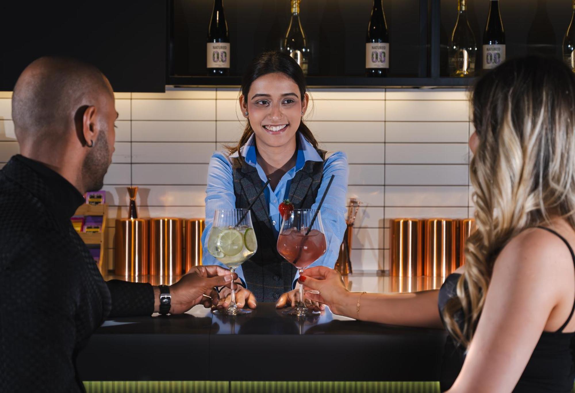 Southgate Hotel London East Barnet Экстерьер фото