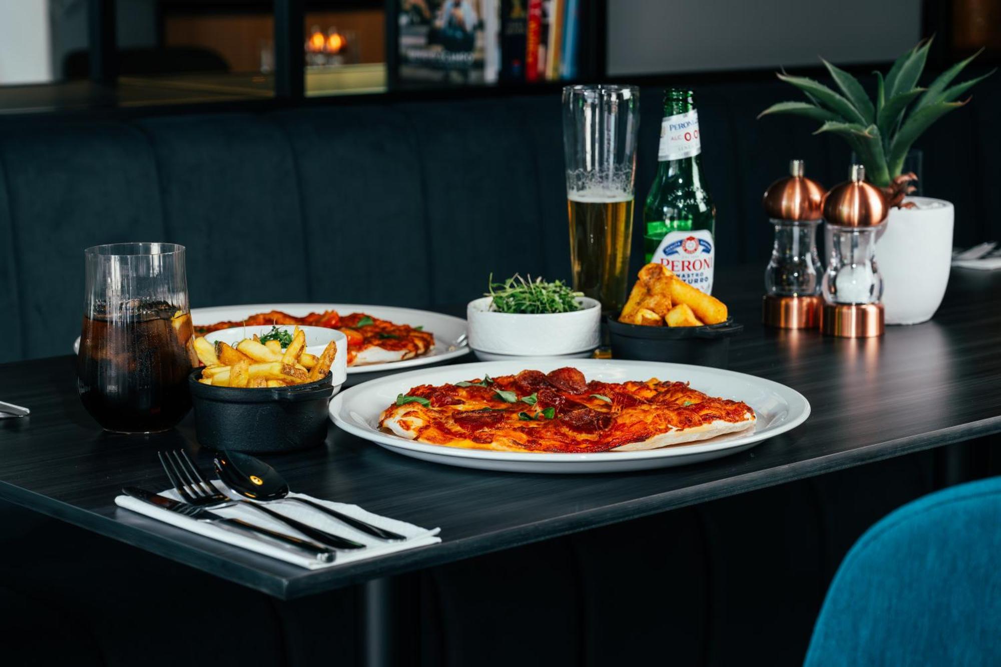 Southgate Hotel London East Barnet Экстерьер фото