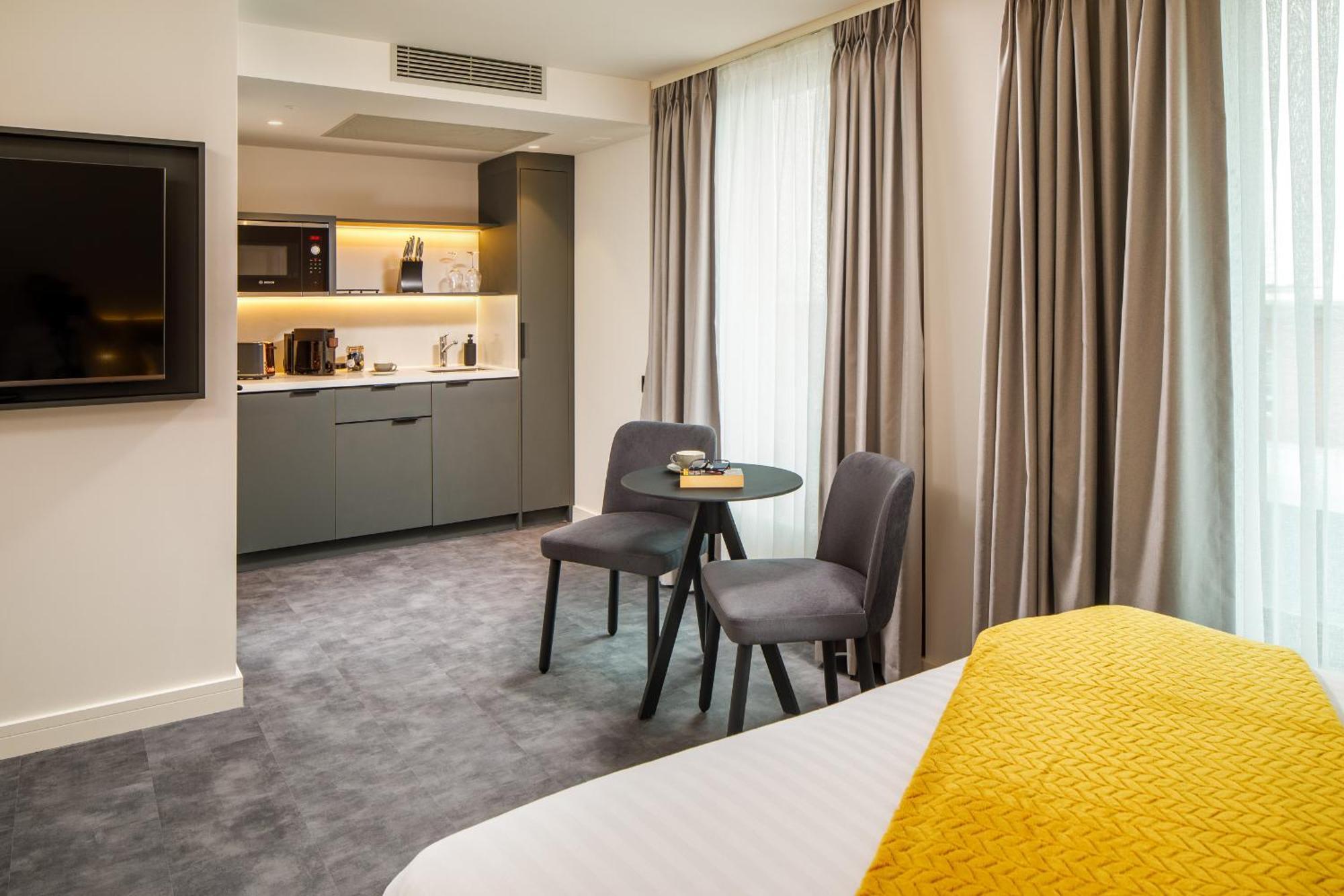 Southgate Hotel London East Barnet Экстерьер фото