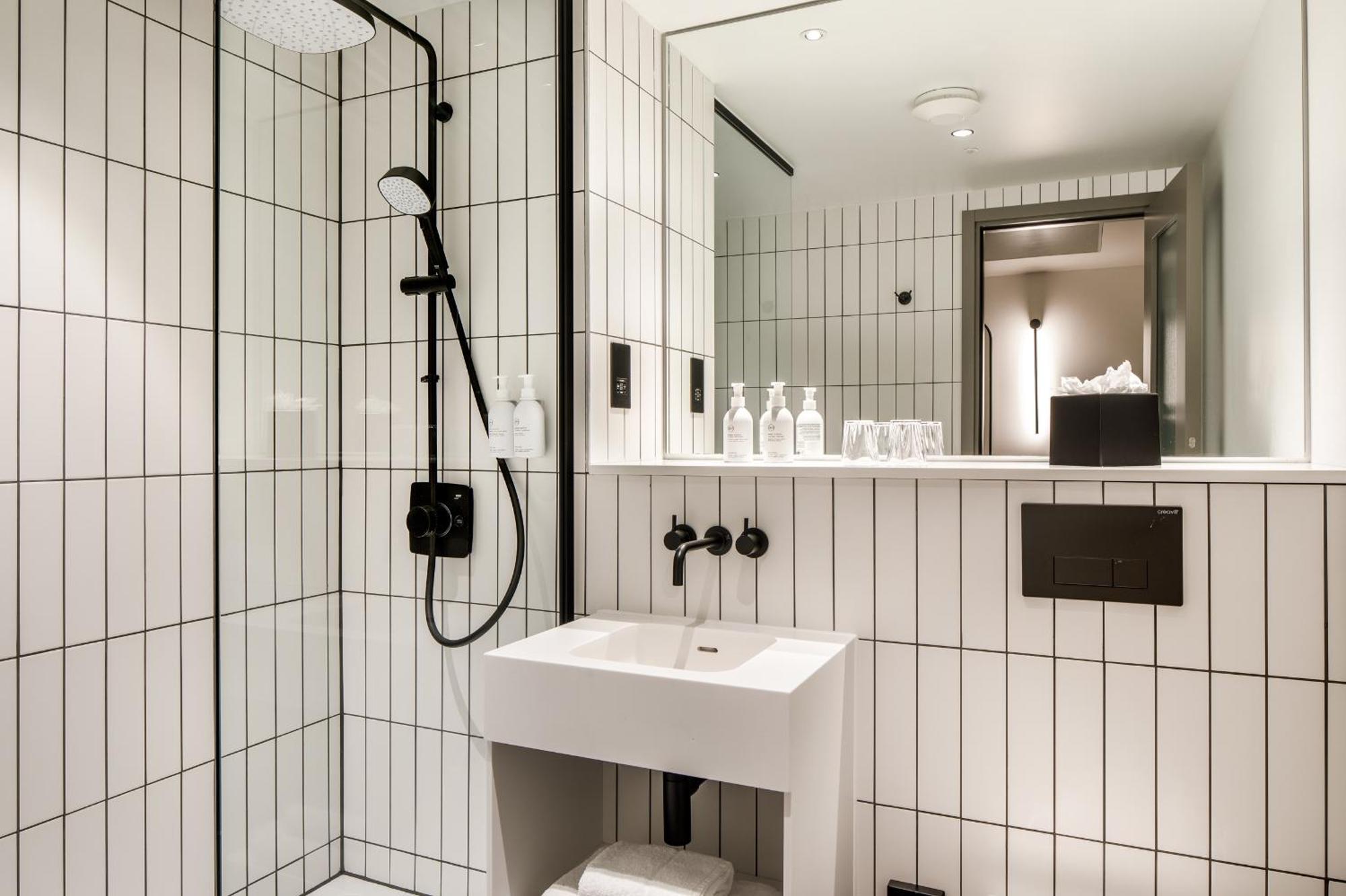 Southgate Hotel London East Barnet Экстерьер фото